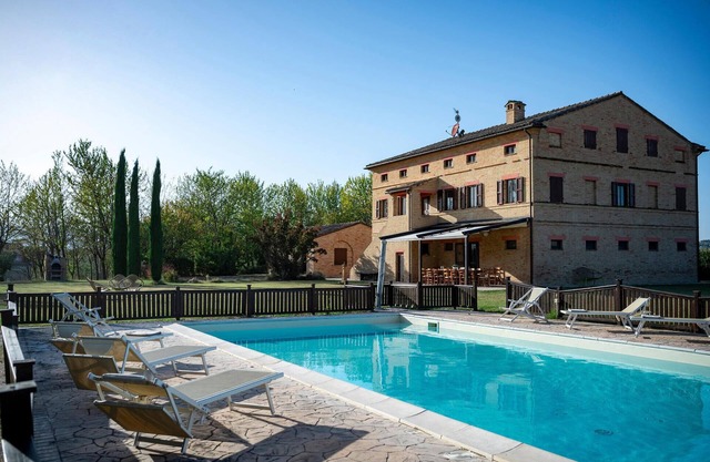 6 bedroom beautiful home in Treia
