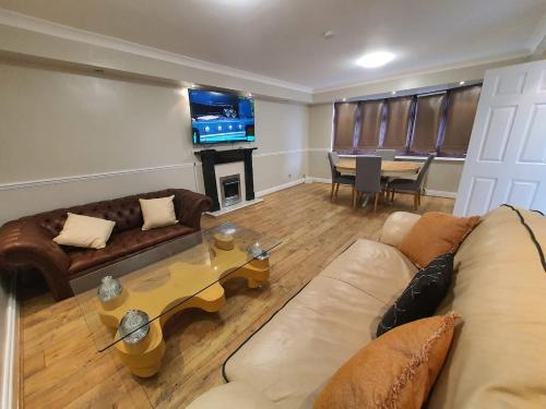 6 Bedroom Bungalow in Upminster