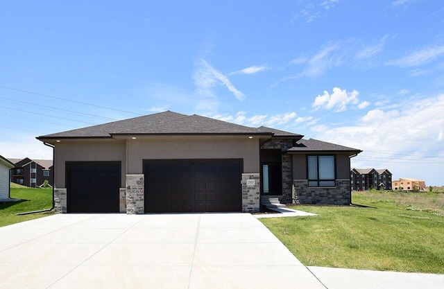 6 Bedroom New Spacious Home (7beds)