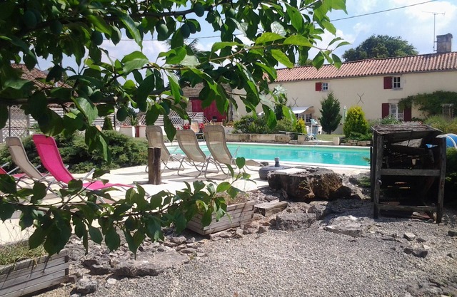 6 bedroom Traditional Farmhouse, private pool, indoor & outdoor games areas.