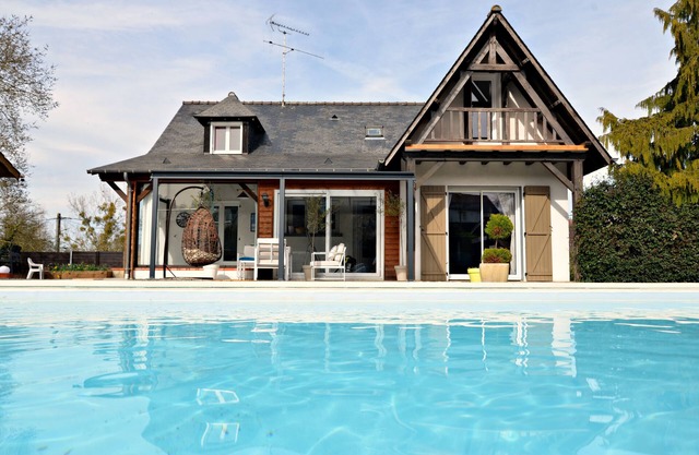 6 bedroom vacation home with swimming pool - La Belle Rochette