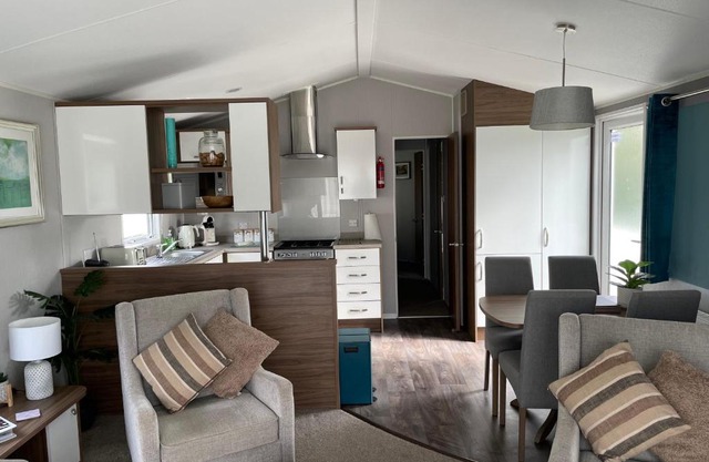 6 Berth Comfy Homely Caravan, Dog Friendly