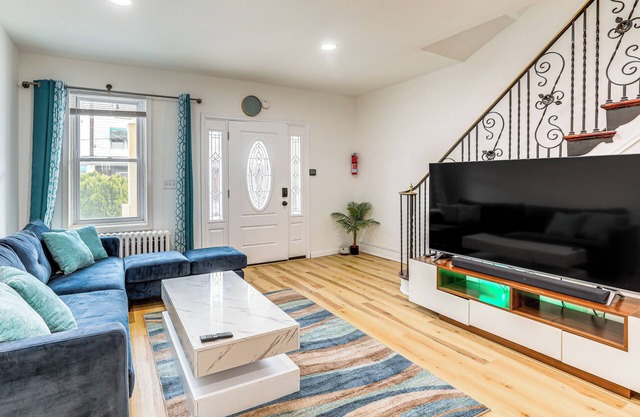 6 Mi to Eagles Games: Stylish Philly Townhome!