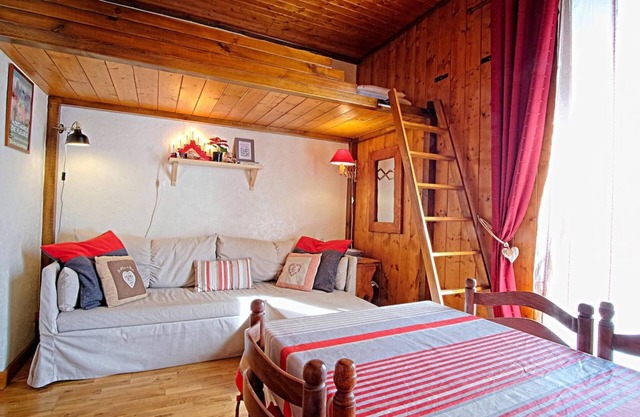6-person apartment