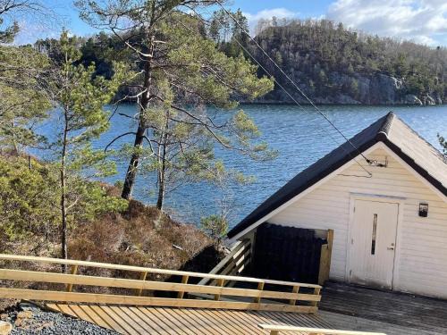 6 person holiday home in Rubbestadneset