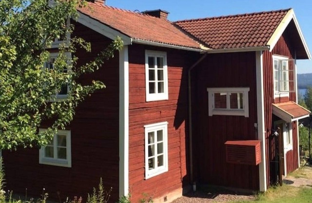 6 person holiday home in SILJANSNÄS