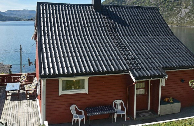 6 person holiday home in Selje