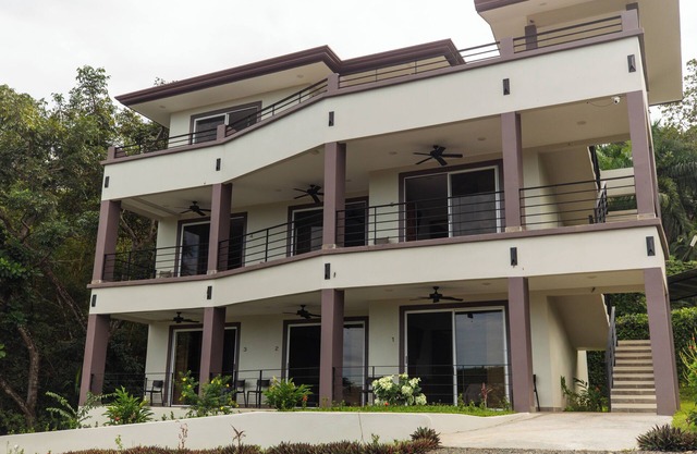 6 room villa with rooftop terrace in Playa Coyote, Six room villa with pool, bar, and restaurant. Oc
