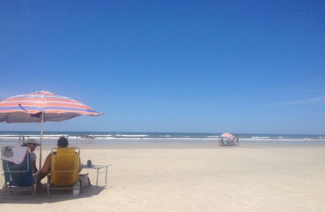 6 SUITES, AIR, WIFI, GUARATUBA BEACH WITH NATURE QUIET PLACE THE WHOLE YEAR