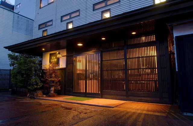 6 tatami JapaneseWestern style room bathed in the / Aomori Aomori