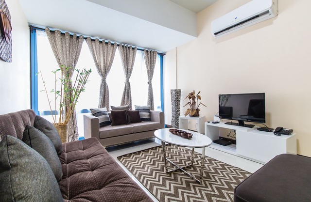 60 Sqm 1 B/R @ Two Central (I)