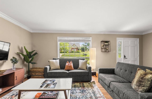 6bd 2bth, 10 beds W/Front and Back Yard- BOA, Discovery, Raptor, USNWC & Airport