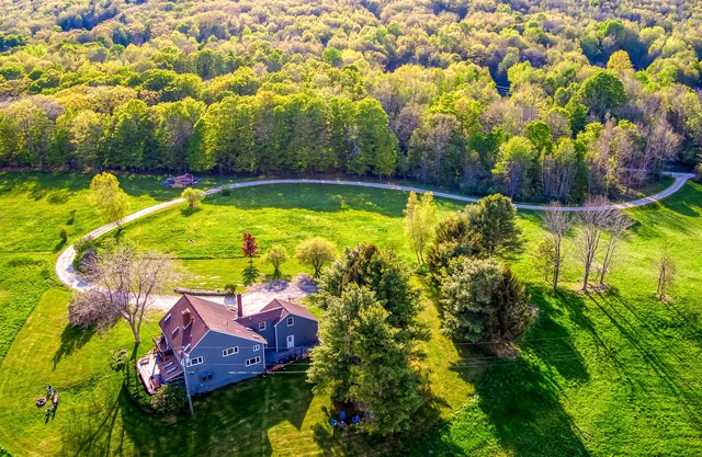 6BR Berkshire Bliss - 38 Acres of nature - minutes from Jiminy Peak Ski Resort