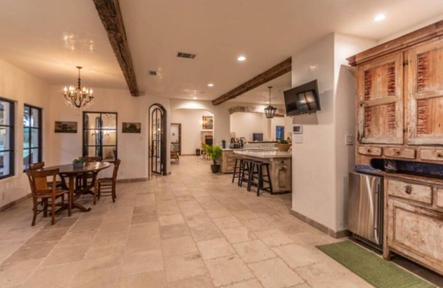 7 bedroom/5 bathroom lodge for Bader Ranch Dove Hunts