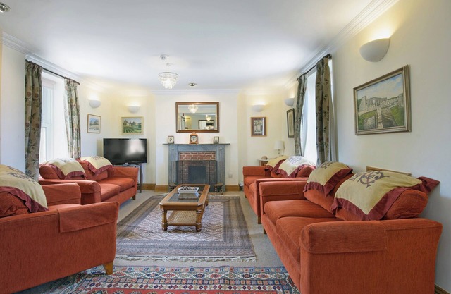 7 bedroom accommodation in Acton, near Langton Matravers