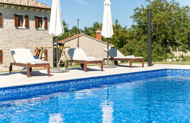 7 bedroom accommodation in Zminj