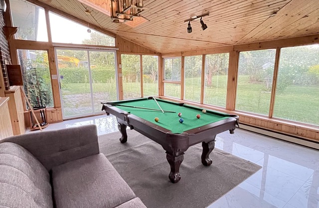 7 Bedroom and 6 washroom House with 2 kitchen and 2 laundry and a huge backyard