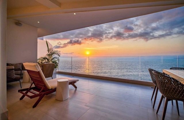 7 Floor 3BR Ocean View Condo at Indah by *Maxwell