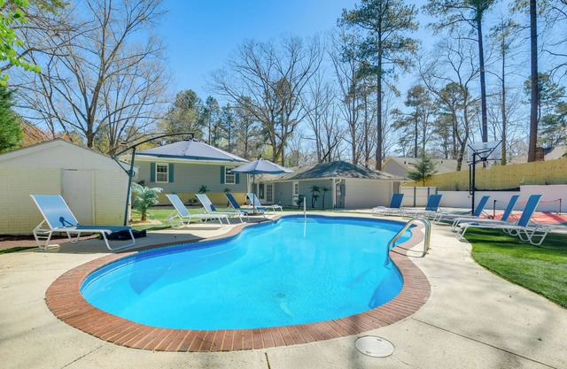 7 Mi to Dtwn Durham: Home w/Hot Tub & Game Room!