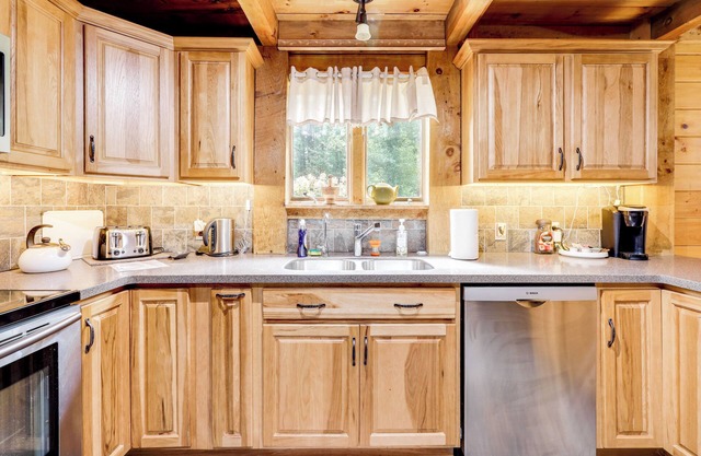 7 Mi to Glens Falls: Peaceful Retreat w/Game Room