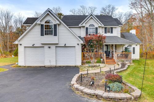 7 Mi to Slopes Family Getaway in Stroudsburg