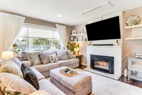 7 Mi to Vancouver Waterfront Sleek Home with Yard!