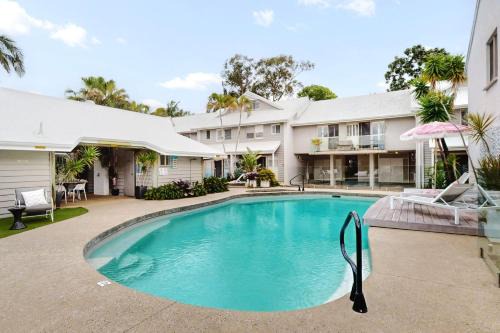 7 Pelican Beach Resort