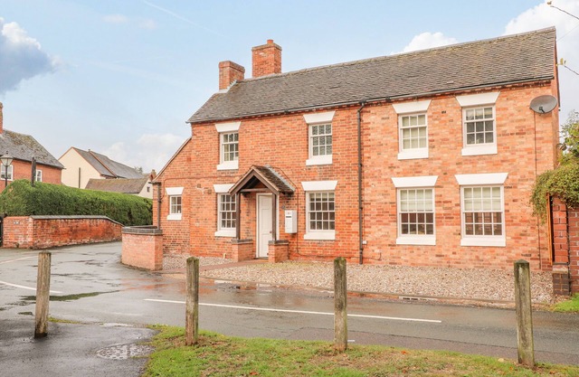 7 THE GREEN, pet friendly in Whittington, Staffordshire