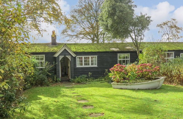 7 Uplands - sleeps 3 guests in 2 bedrooms