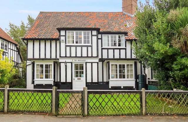 7 Whinlands - sleeps 10 guests in 5 bedrooms
