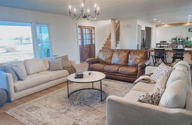 75-Acre Luxury Farmstay- Farm Animals, Trails, Fishing, & Game Room