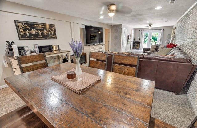 7809 Hunters Moon Ln · Moon River Smart-Suite, near Interstate 44/airport