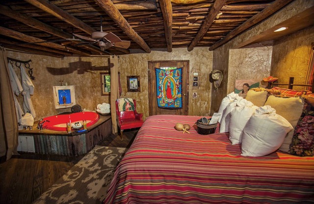 7F Lodge - Mexico - Fiesta or Siesta w/Jacuzzi Tub and Breakfast