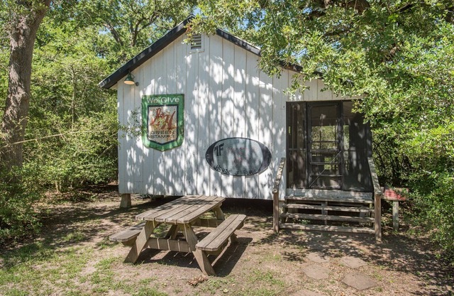 7F Lodge - Sugar Shack It's a Juke Joint, Baby w/Jacuzzi Tub and Breakfast