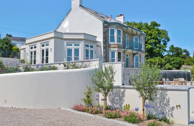 8 bedroom accommodation in Porthpean, near Charlestown