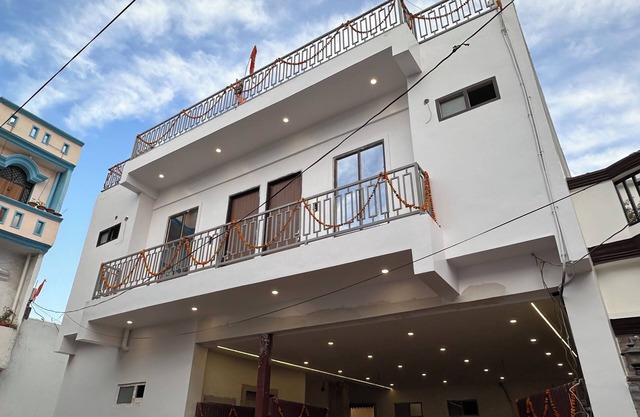 8-bedroom hotel in wonderful Lucknow with WiFi, AC