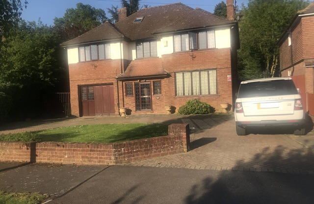 8 Bedroom mansion.Private Gated FreeSauna hottub sleep 15-23 . Free Park 12 cars