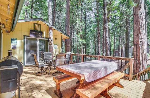 8 Mi to Dodge Ridge Mtn: Peaceful Cabin w/Deck!