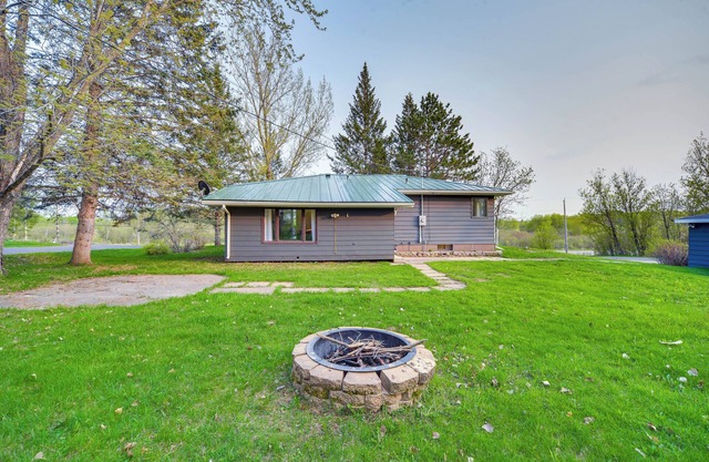 8 Mi to Dtwn Duluth: Hermantown Home