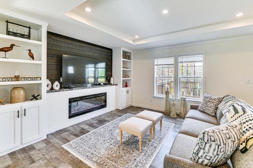 8 Mi to Jiminy Peak Resort Mtn-View Home with Deck