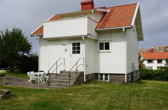 8 person holiday home in Hamburgsund