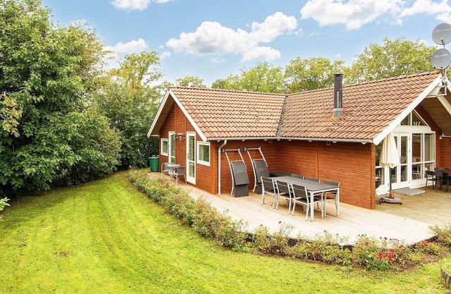 8 person holiday home in Allingåbro-By Traum