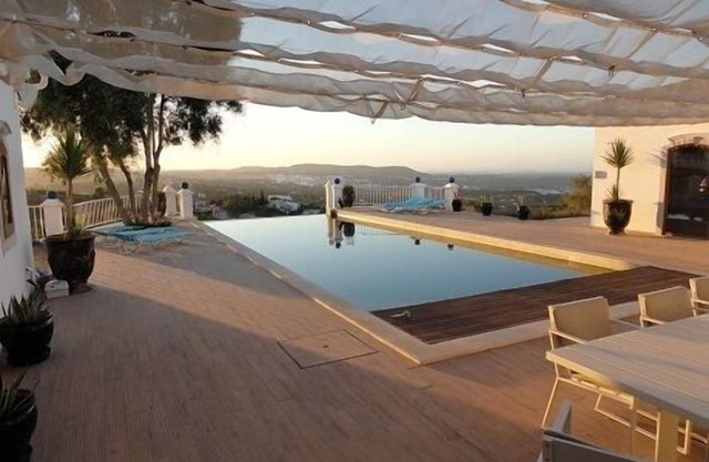 8 persons villa with swimming pool and breathtaking views