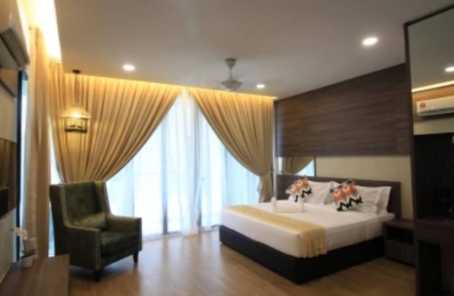 #8 Tropical Evilla Executive Suite