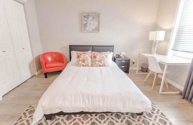 8071-Studio in heart of Rochester - Step to MAYO