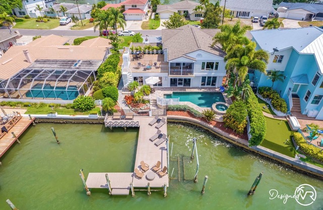 8BR w/Heated Pool & Waterview - Close to Beach +
