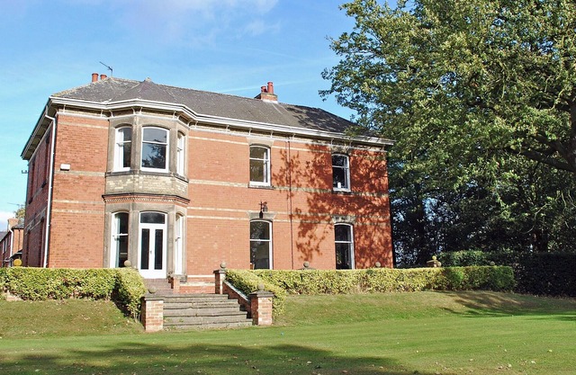 9 bedroom accommodation in Barrow on Trent