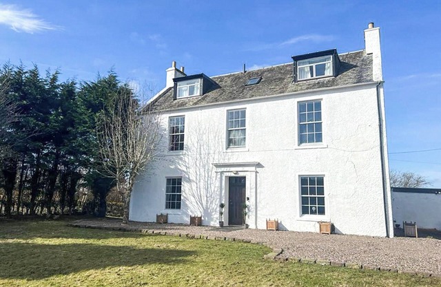 9 bedroom accommodation in Kirknewton, near Edinburgh