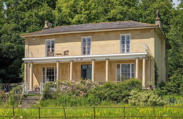 9 bedroom accommodation in Shrewton, near Salisbury