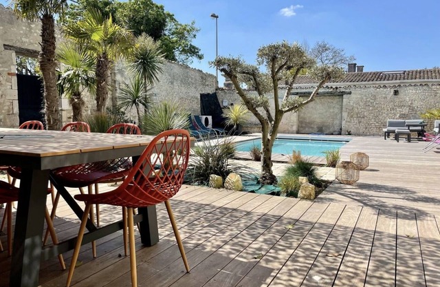 9 Bedroom Private vacation home in Puilboreau